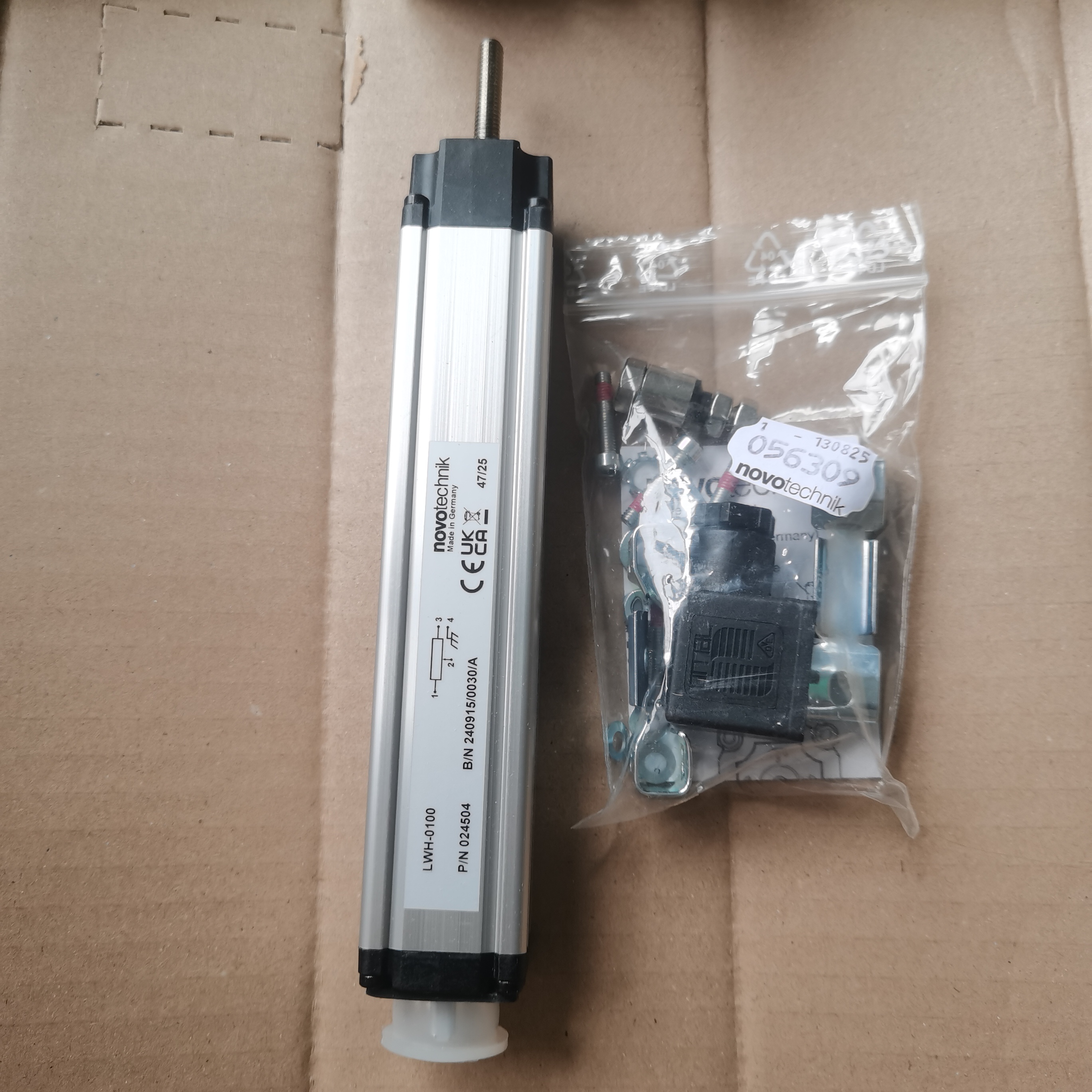 德国 Novotechnik LWH-0100(024304/024504)直线位移传感器|100mm 拉杆式电子尺参数、优势与应用详解