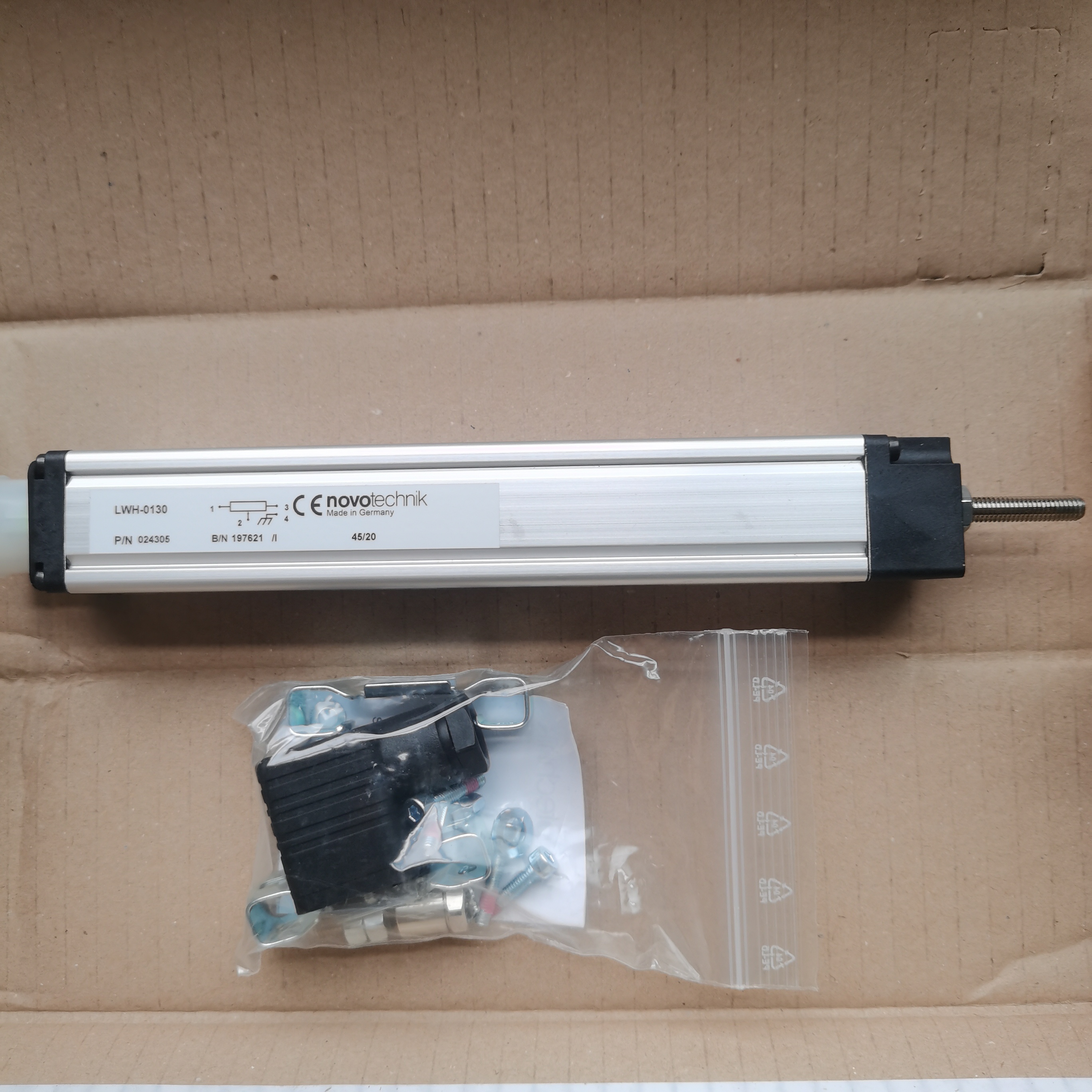 德国 Novotechnik LWH-0130（024305）直线位移传感器｜130mm 拉杆式电子尺参数、优势与应用详解