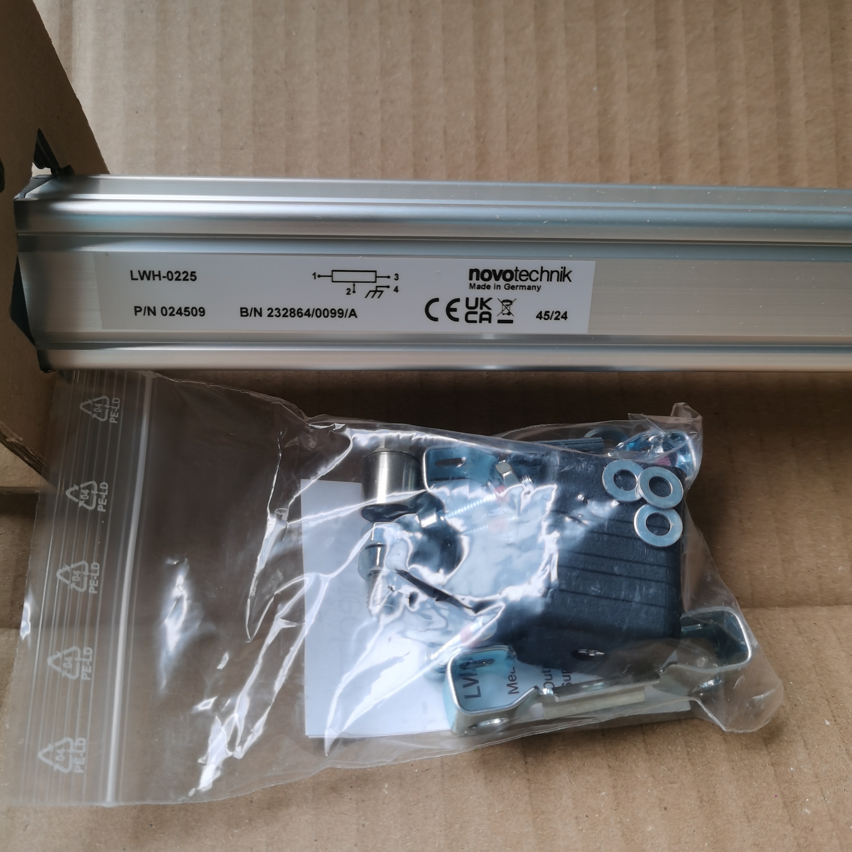 LWH-0225（料号024309/024509）Novotechnik拉杆式直线位移传感器解析