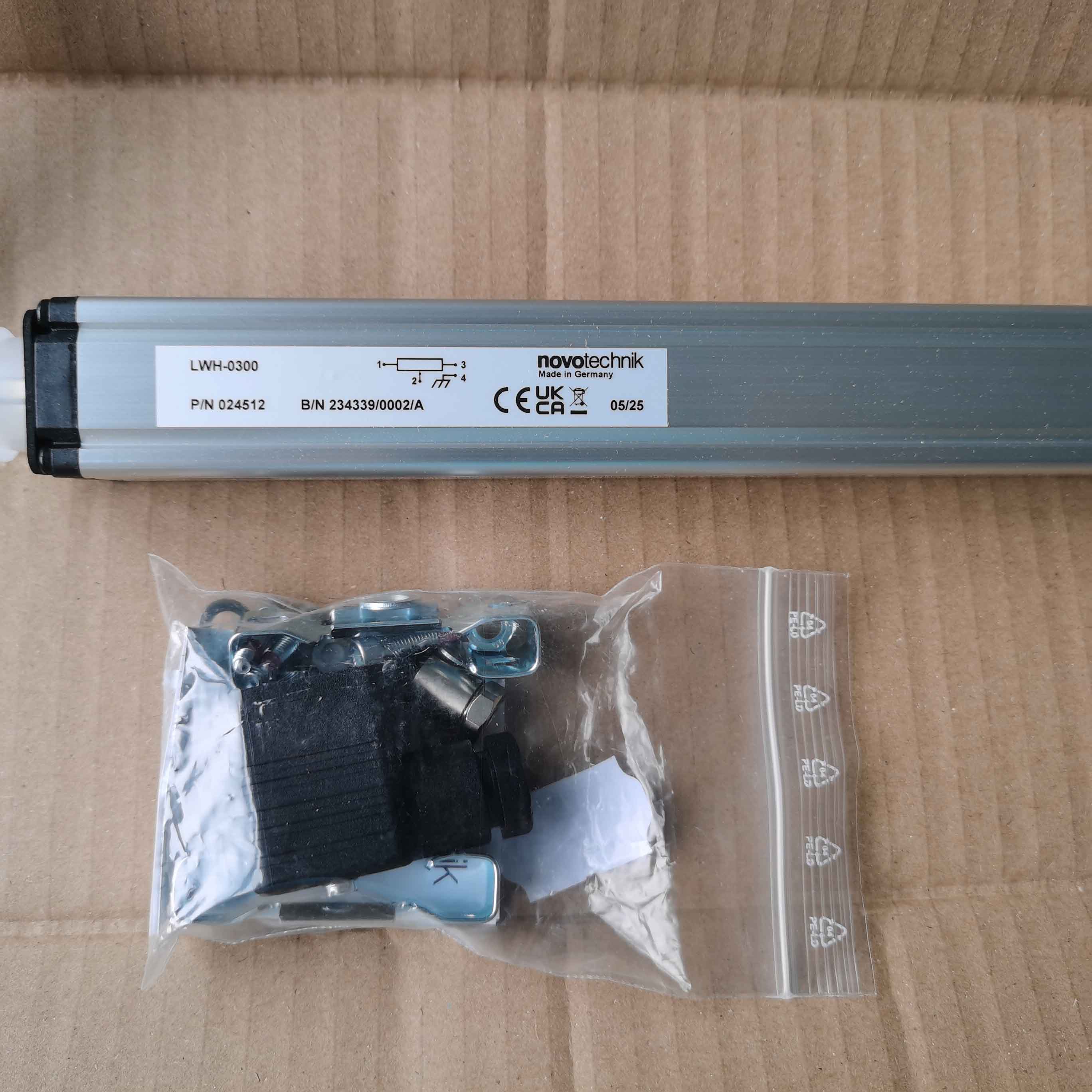 Novotechnik LWH-0300(料号 024312/024512)拉杆式直线位移传感器解析