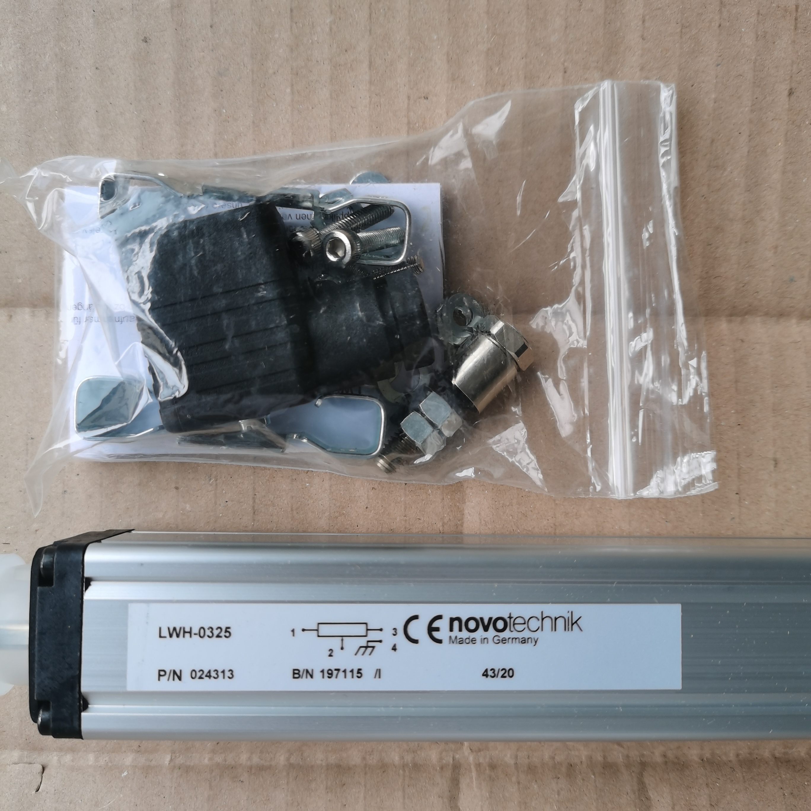 Novotechnik LWH-0325（料号 024313 / 024513）拉杆式直线位移传感器解析